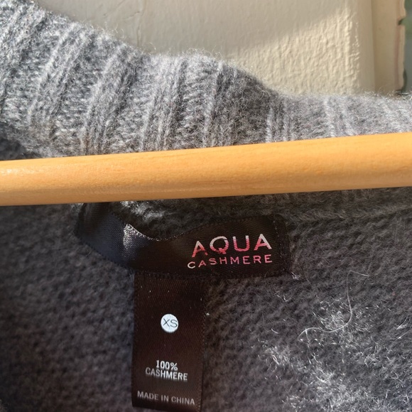 Aqua 100% cashmere grey sweater one sleeve XS - Picture 3 of 14
